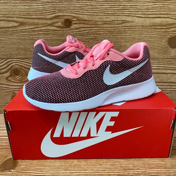 nike tanjun walking shoes